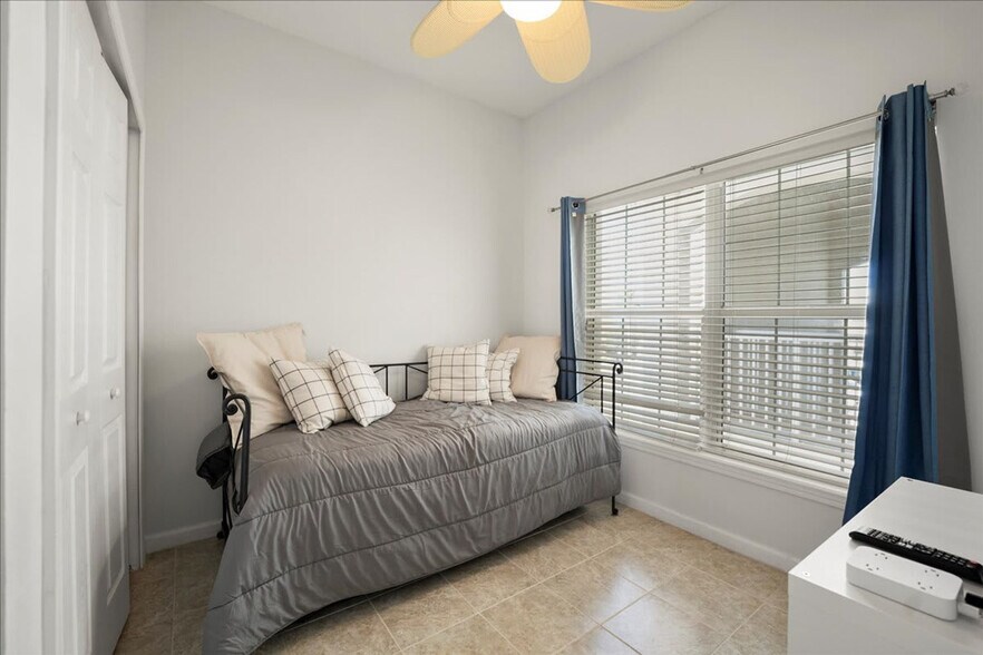 Building Photo - 264 Gibraltar Ct