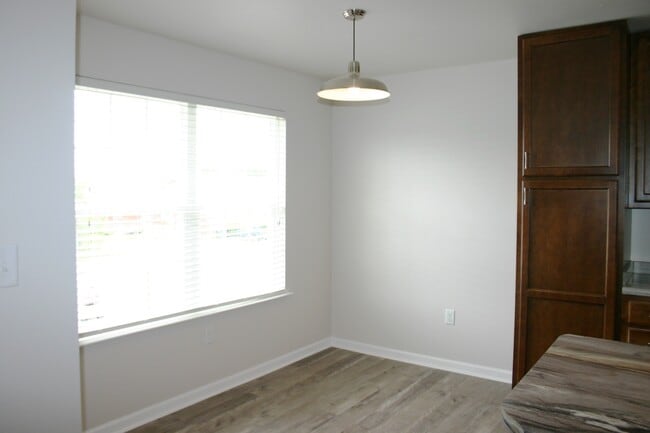 Building Photo - Valley Green Apartments