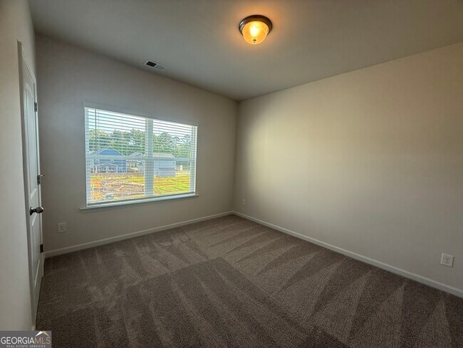 Building Photo - 121 Sycamore Ln