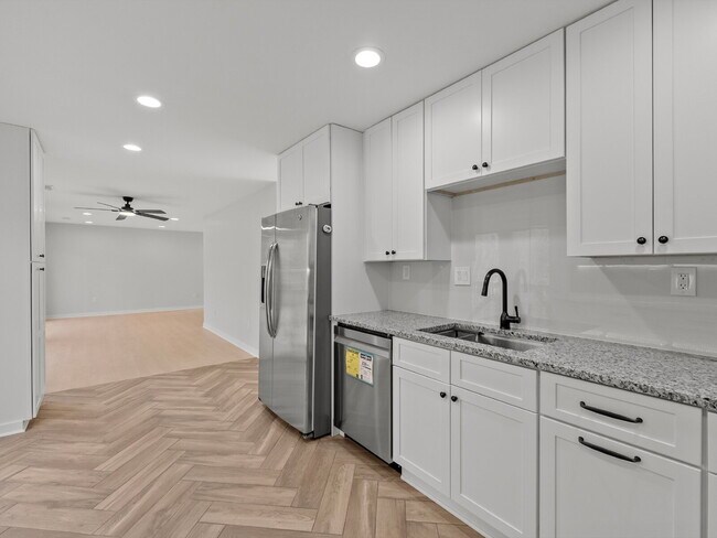 Building Photo - "Spacious 5-Bed Haven on Cedarest Rd – Where Comfort Meets Convenience in Fairfax!"