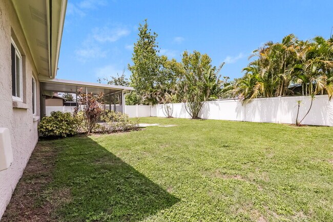 Building Photo - 3207 Acapulco Dr