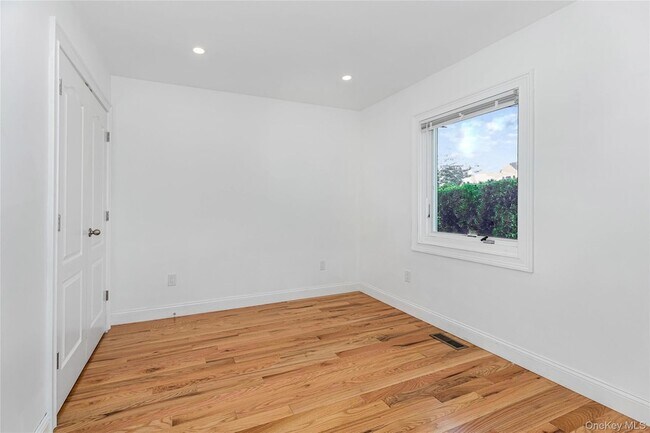 Building Photo - 174 Ashford Ave