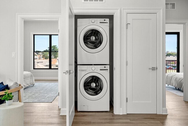 Building Photo - 523 2nd St