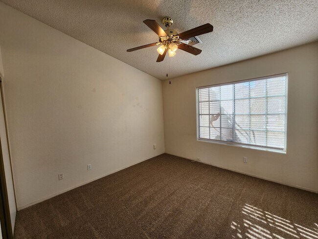 Building Photo - 1720 Navarre Ln
