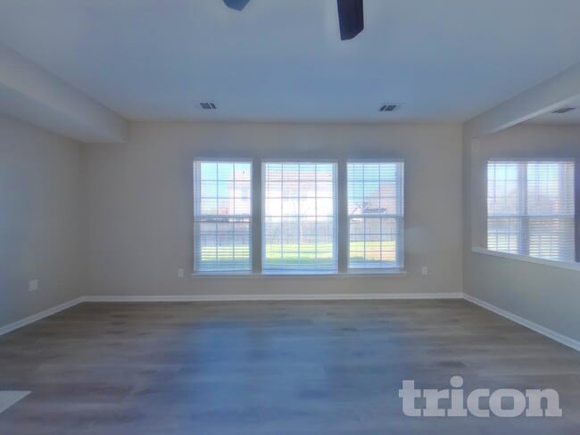 Building Photo - 2020 Universe Ct