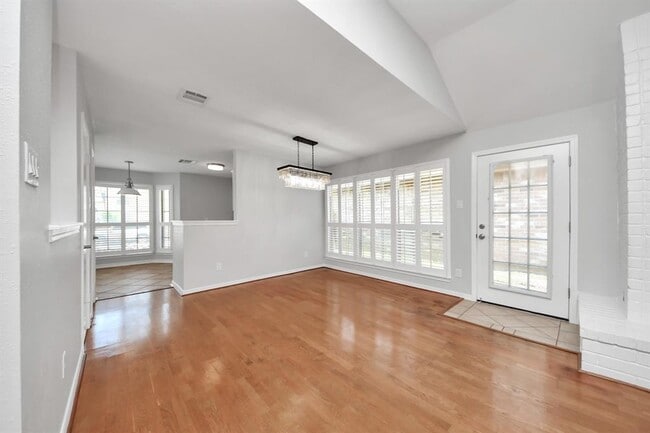 Building Photo - 12407 Meadow Ridge Dr