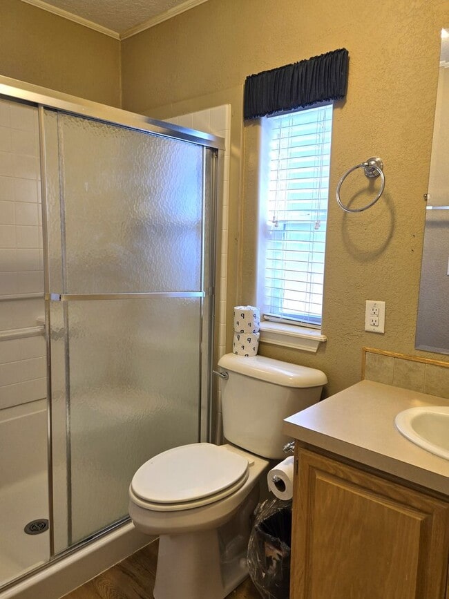 Building Photo - Spacious Home Near Mechem