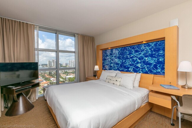 Building Photo - 18695 Collins Ave