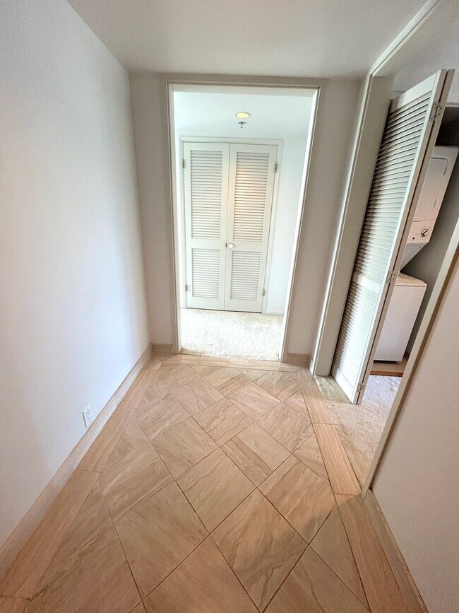 Building Photo - Large 19th Floor Unit with Ocean, City, Mo...