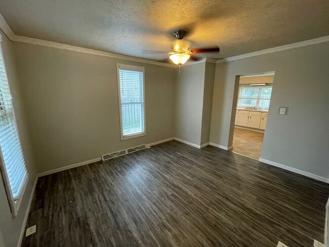 Building Photo - Charming 3-Bedroom Home with Outdoor Space