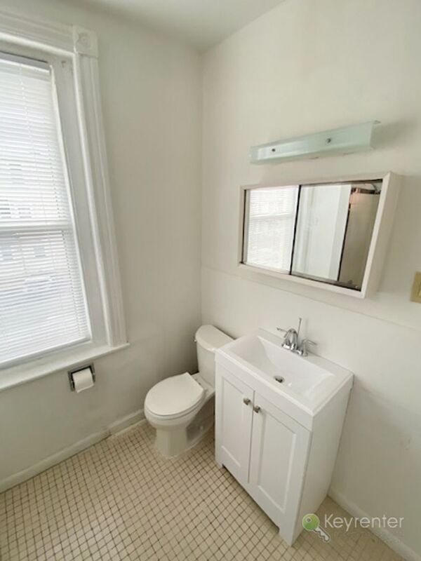 Building Photo - 16 N Rigby Ave