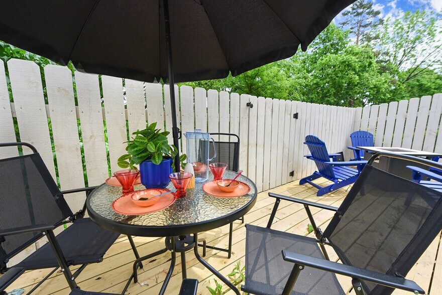 Building Photo - 1816 Rhine St