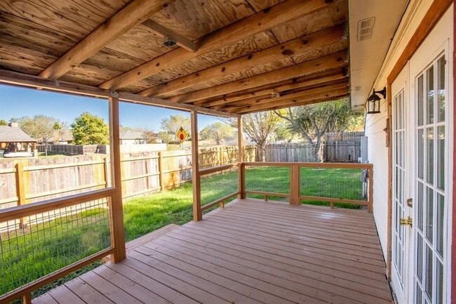 Building Photo - 101 Geronimo Cove