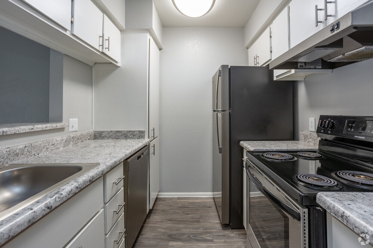 1BR, 1BA - 640SF - Element on the Loop
