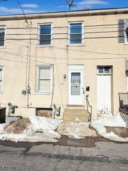 Building Photo - 201 Cedar Alley