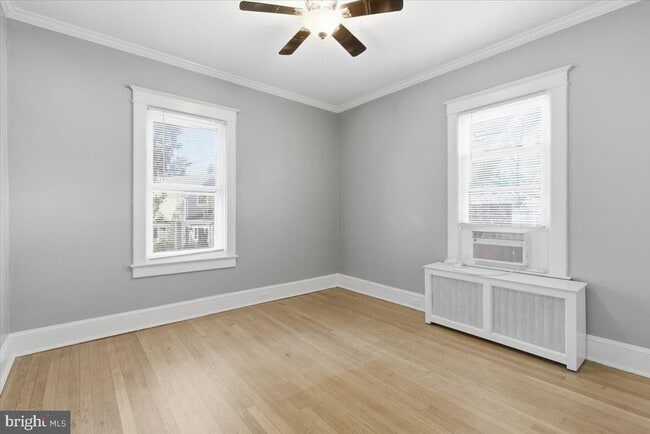 Building Photo - 1208 S Oakcrest Rd