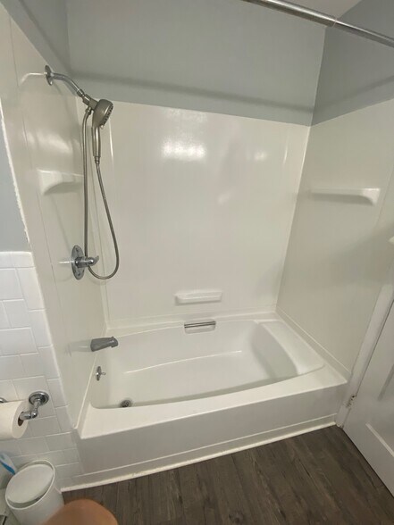 Building Photo - 78 Fort St