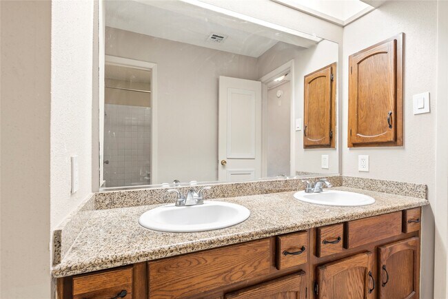 Building Photo - 21431 Park Bend Dr