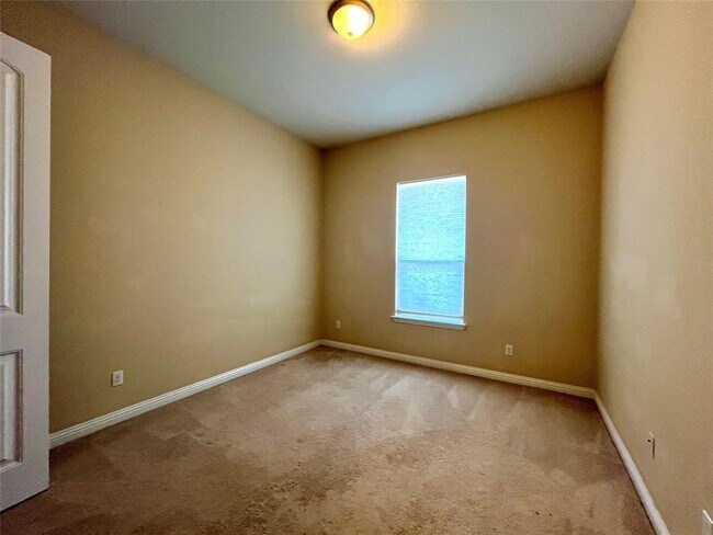 Building Photo - 10000 Paulines Way