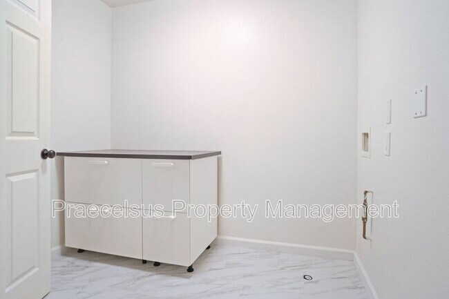 Building Photo - 1710 Ravenrock Ct