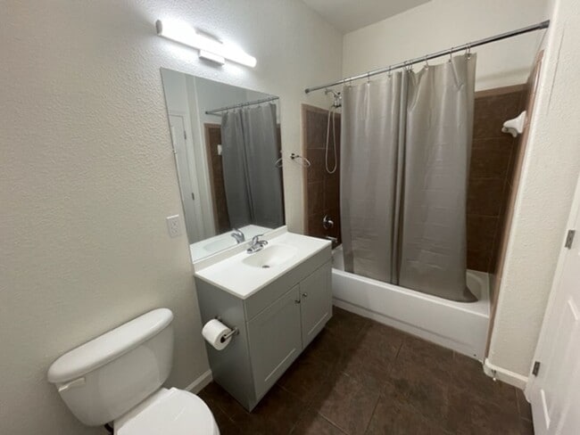 Building Photo - Condo for Rent – Antelope, CA