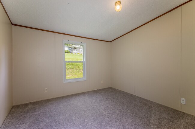 Building Photo - 60 Brooklane Dr