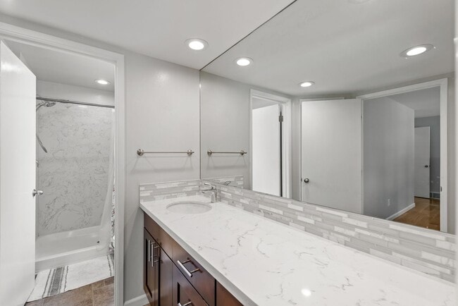 Building Photo - Charming 5-Bedroom Tri-Level Retreat in La...