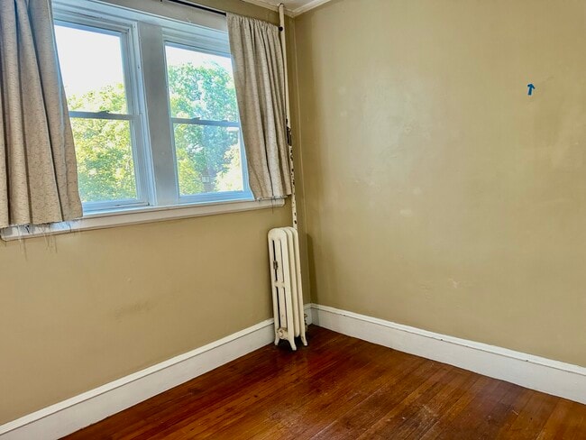 Building Photo - 330 St Paul St