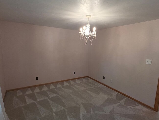 Building Photo - Mt Pleasant 4 bedroom