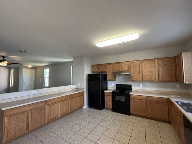 Building Photo - 3 Bedroom Home in the Beacon Heights Commu...