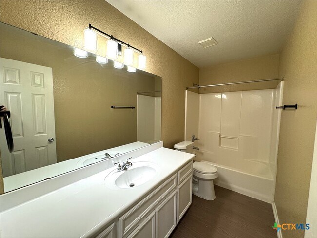 Building Photo - 2806 Maria Dr