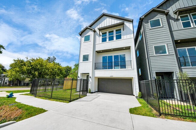 Building Photo - 6951 Foster St