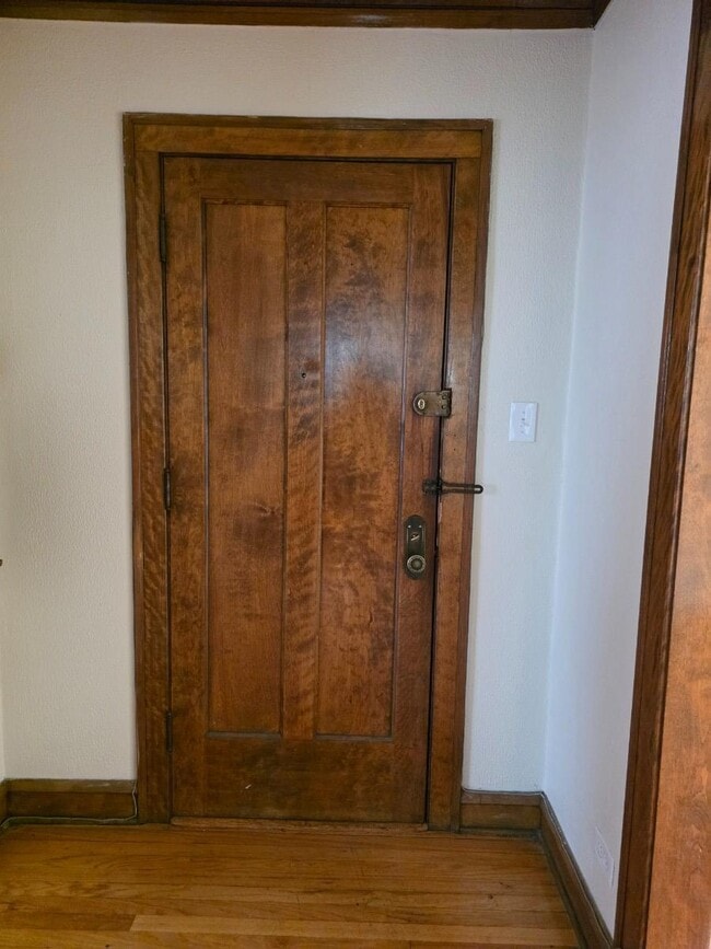 Building Photo - 1 bedroom in CHICAGO IL 60620
