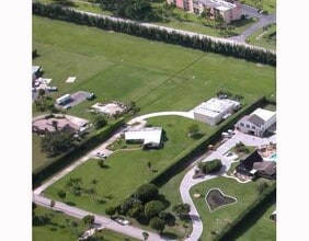 Building Photo - 6852 Skyline Dr