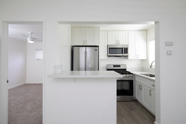 Building Photo - Remodeled North Park 1 BR with Stainless Steel Appliances and Washer/Dryer in Unit!