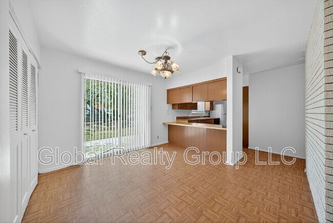 Building Photo - 121 Rosewood Dr