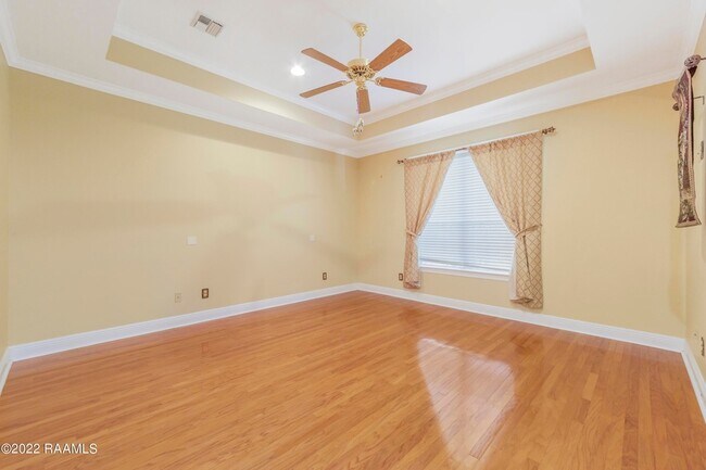 Building Photo - 403 Phoenix Dr