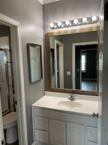 Building Photo - 2019 E 20th St