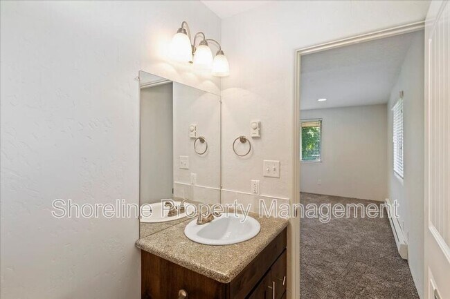 Building Photo - 2607 Lancaster Dr