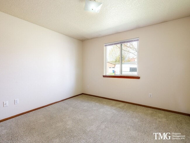 Building Photo - Don’t miss out on this spacious 2-bedroom duplex with premier outdoor space!