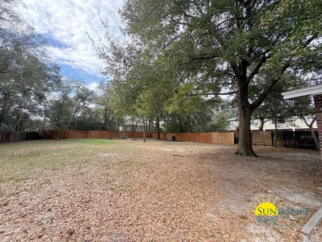 Building Photo - Quaint 2-Bedroom Home in Prime Fort Walton Beach!