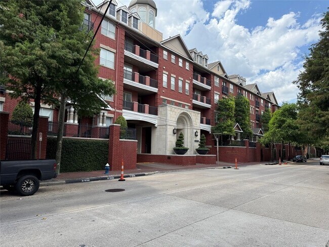 Building Photo - 2400 McCue Rd