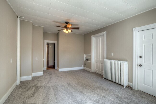 Building Photo - 5 Bedroom 2.5 Bath Midtown Home