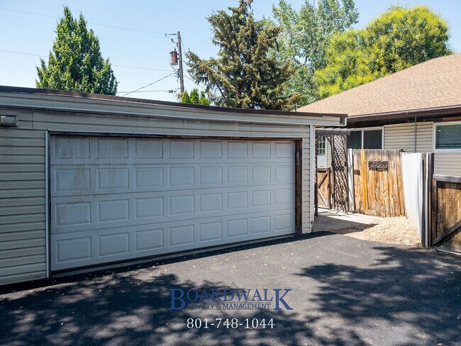 Building Photo - 1781 Lincoln Ln