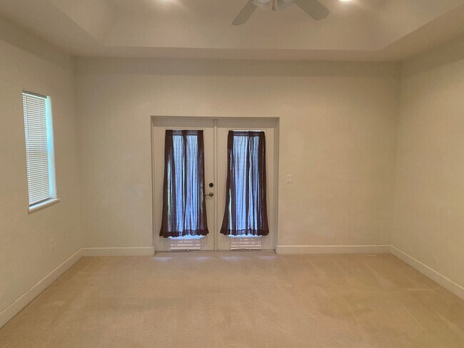 Building Photo - 4 Bedroom / 2 Bath Home in Royal Trails