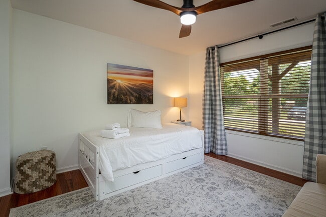 Building Photo - Mountain Lux Home - Centrally Located in Brevard! Furnished Mid- Term Rental Available from Novem...