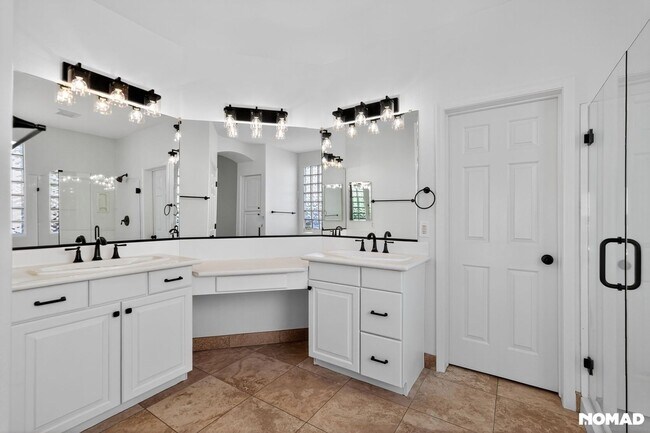 Building Photo - 7742 E Los Gatos Dr