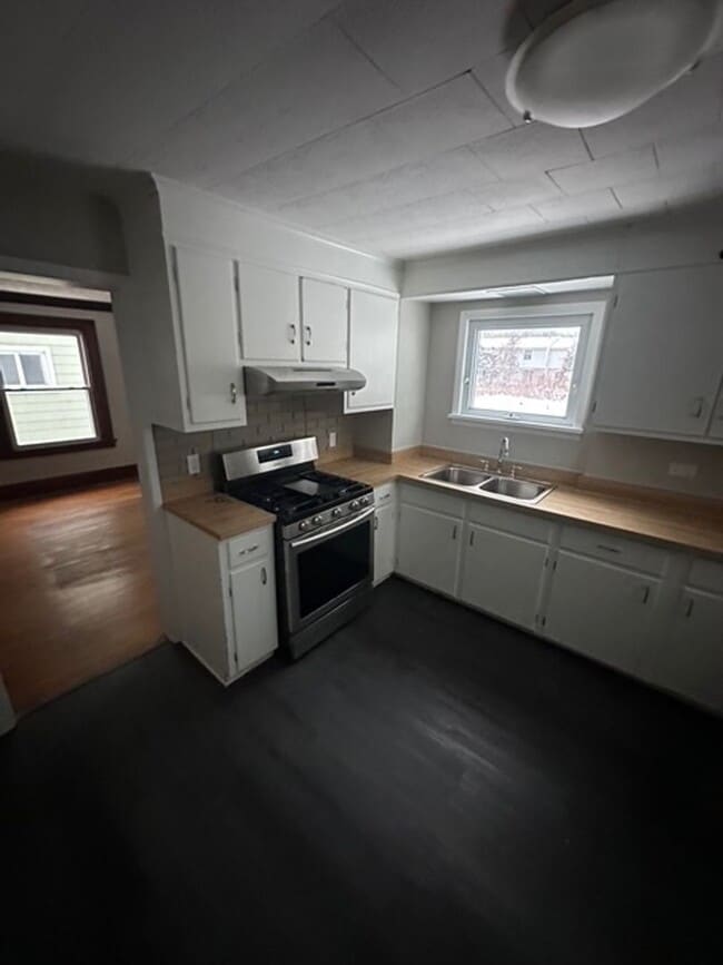 Building Photo - 93 Tryon Park