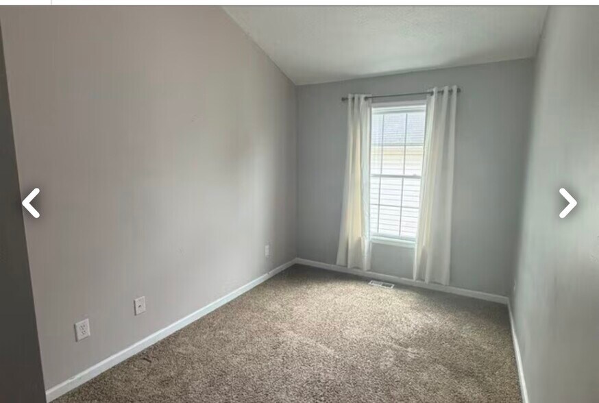 Building Photo - 2554 S Flat Rock Rd