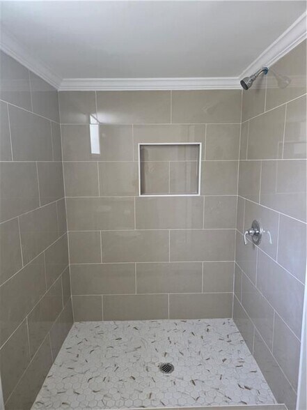 Building Photo - 2435 Bouldercliff Way SE